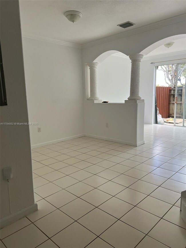 2460 SE 15th Pl in Homestead, FL - Foto de edificio - Building Photo