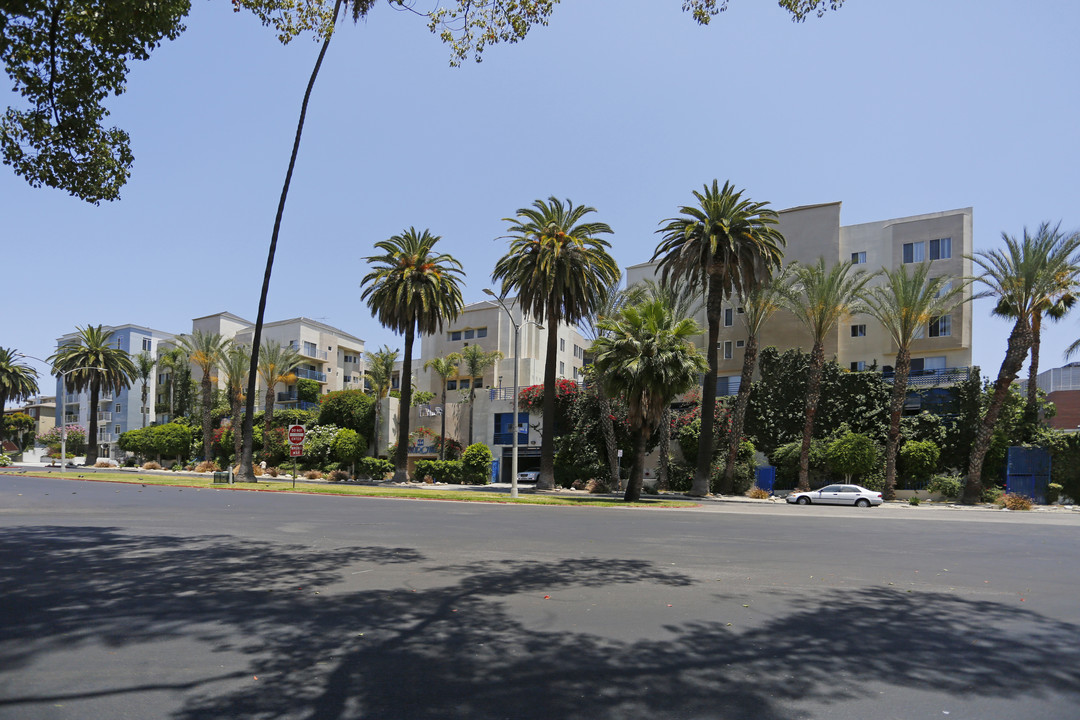 Churchill Apartments in Los Angeles, CA - Foto de edificio