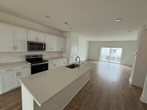 15354 Oasis Sun Aly in Midlothian, VA - Building Photo - Building Photo