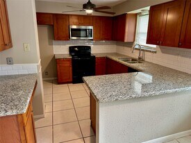 2711 Colony Dr in Sugar Land, TX - Building Photo