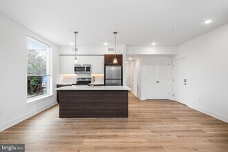 4324 Lancaster Ave, Unit 100 in Philadelphia, PA - Foto de edificio - Building Photo