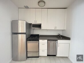 East 91st Street in New York, NY - Building Photo - Building Photo