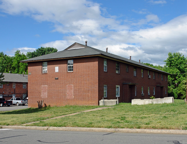 Ivy Manor Apartments in Winston-Salem, NC - Building Photo - Building Photo