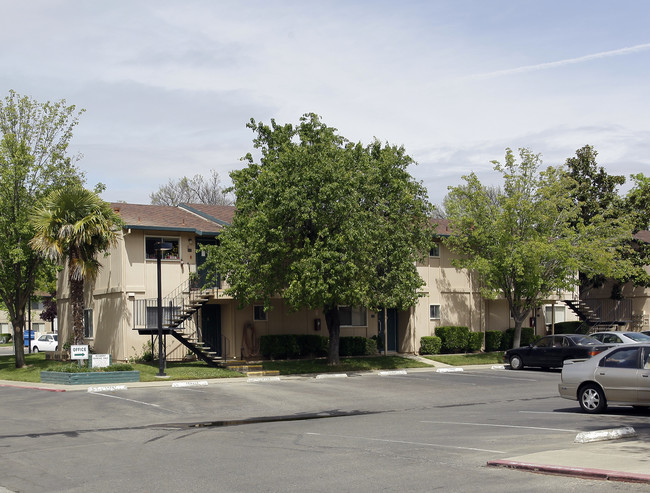 Park Florin Apartments in Sacramento, CA - Building Photo - Building Photo