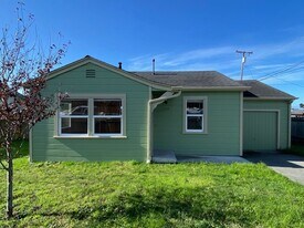 3704 Soule St in Eureka, CA - Building Photo