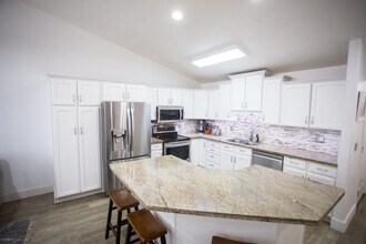 1599 S Main St in Bountiful, UT - Foto de edificio - Building Photo