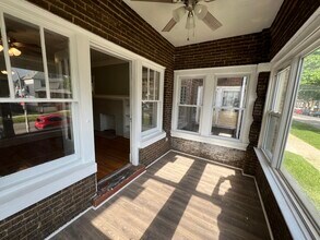 5830 W Superior St in Chicago, IL - Foto de edificio - Building Photo