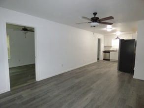 6 W Eads Ave in Orange, TX - Building Photo - Building Photo