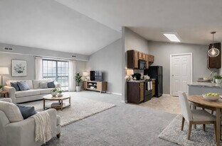 Somerset Park in Bath, MI - Building Photo