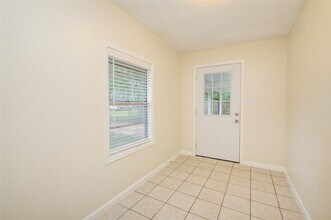 804 Chickasaw Dr in Montgomery, TX - Building Photo - Building Photo