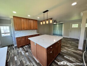 1041 Piedras Pkwy in Fenton, MO - Foto de edificio - Building Photo