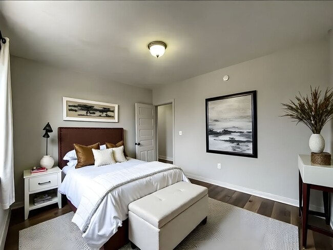 property at 201 E Cottage Pl