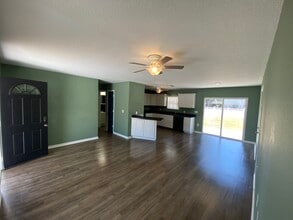 12431 Wildrose Ave in New Port Richey, FL - Foto de edificio - Building Photo
