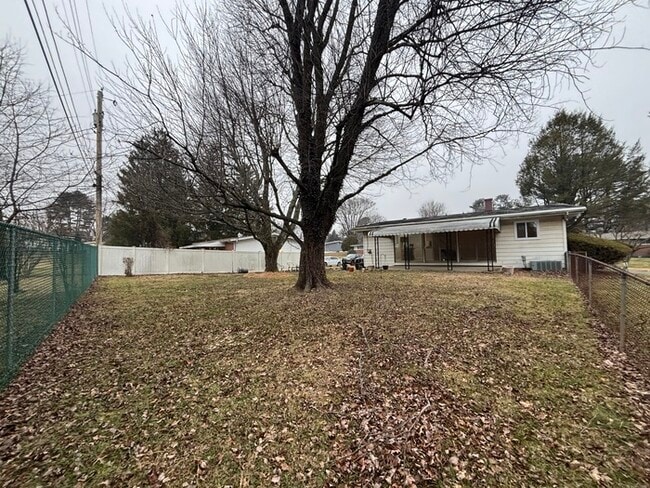 4700 Three Oaks Rd in Pikesville, MD - Building Photo - Building Photo