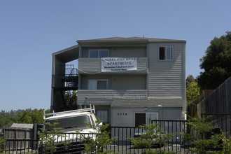 Laurel Foothill Apartments in Oakland, CA - Building Photo - Building Photo