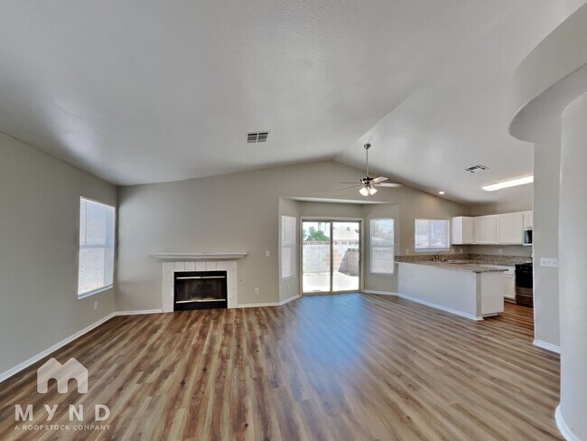 8020 Tulum Ct in Las Vegas, NV - Building Photo - Building Photo