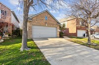 11729 Latania Ln in Fort Worth, TX - Foto de edificio - Building Photo