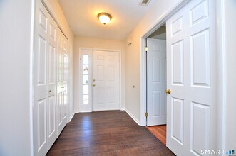 207 Country Club Ct in Rocky Hill, CT - Building Photo - Building Photo