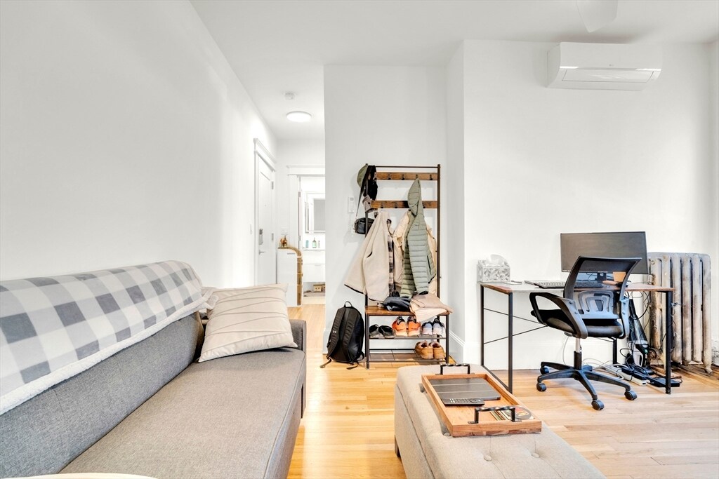 1066 Commonwealth Ave, Unit 201 in Boston, MA - Building Photo