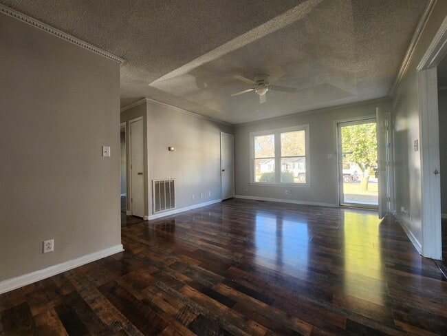 738 Spees Dr in Clarksville, TN - Foto de edificio - Building Photo