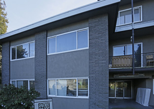 Capitol Manor Apartments in Burnaby, BC - Building Photo - Building Photo