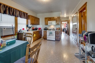 5306 W Roscoe St in Chicago, IL - Foto de edificio - Building Photo