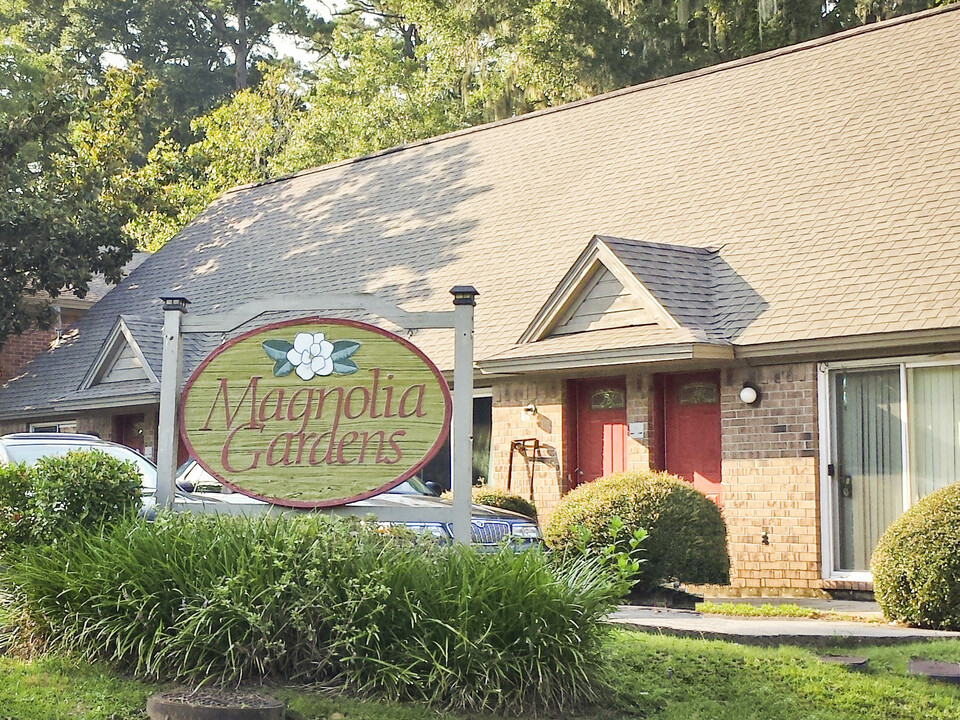 Magnolia Gardens in Savannah, GA - Building Photo