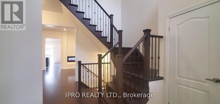 10 Northern Breeze Cres in Whitby, ON - Building Photo - Building Photo