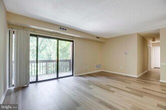 10725 West Dr in Fairfax, VA - Building Photo - Building Photo