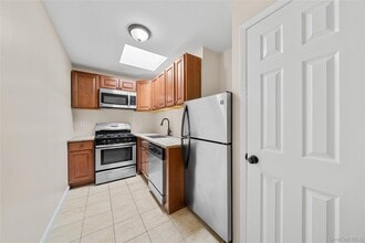 410 Jericho Tpke in North Hempstead, NY - Building Photo - Building Photo