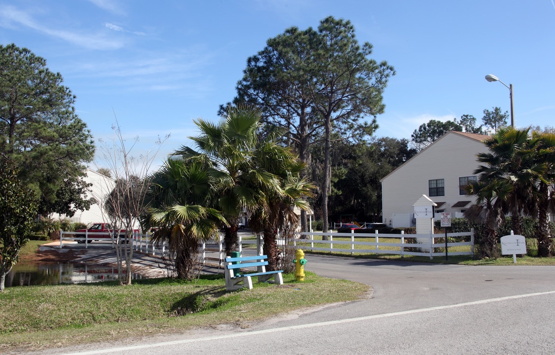 Lake Walden Town Homes in Plant City, FL - Building Photo