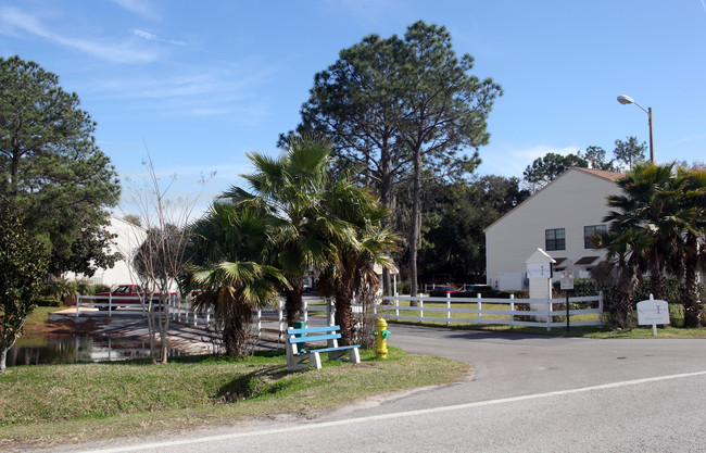 Lake Walden Town Homes in Plant City, FL - Building Photo - Building Photo