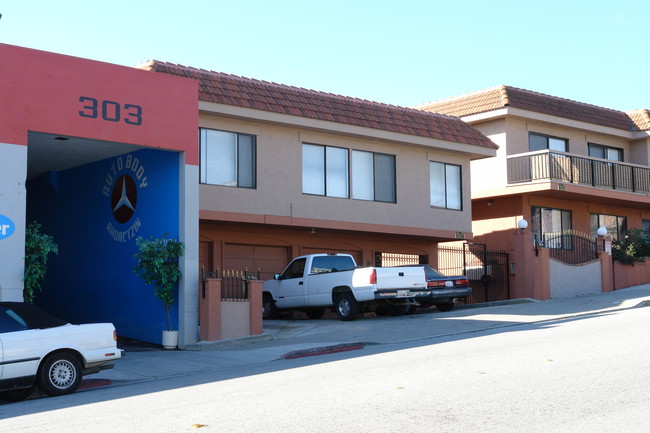 317 Commercial Ave in South San Francisco, CA - Foto de edificio - Building Photo