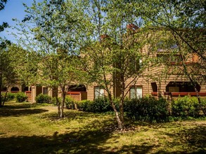 Indian Creek in Redwood City, CA - Foto de edificio - Building Photo