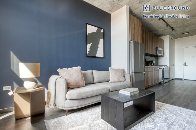 150 N Ashland Ave, Unit FL6-ID1056 in Chicago, IL - Building Photo - Building Photo