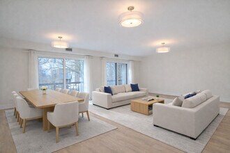 2740 W Farragut Ave in Chicago, IL - Building Photo - Building Photo