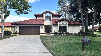 8215 Saragoza Ct in Orlando, FL - Building Photo