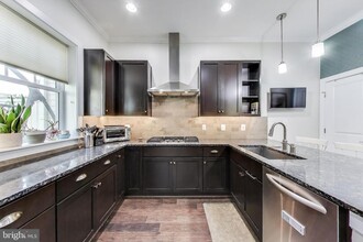 717 Diamond Ave in Alexandria, VA - Building Photo - Building Photo
