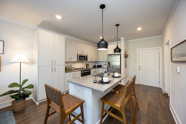 Station 18 in Buford, GA - Foto de edificio - Interior Photo