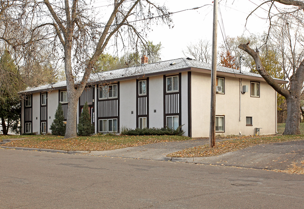 1602 English St in St. Paul, MN - Building Photo