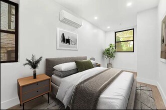 241 W 75th St-Unit -1 in New York, NY - Building Photo - Building Photo