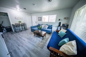 4918 Seabreeze Dr in San Antonio, TX - Foto de edificio - Building Photo