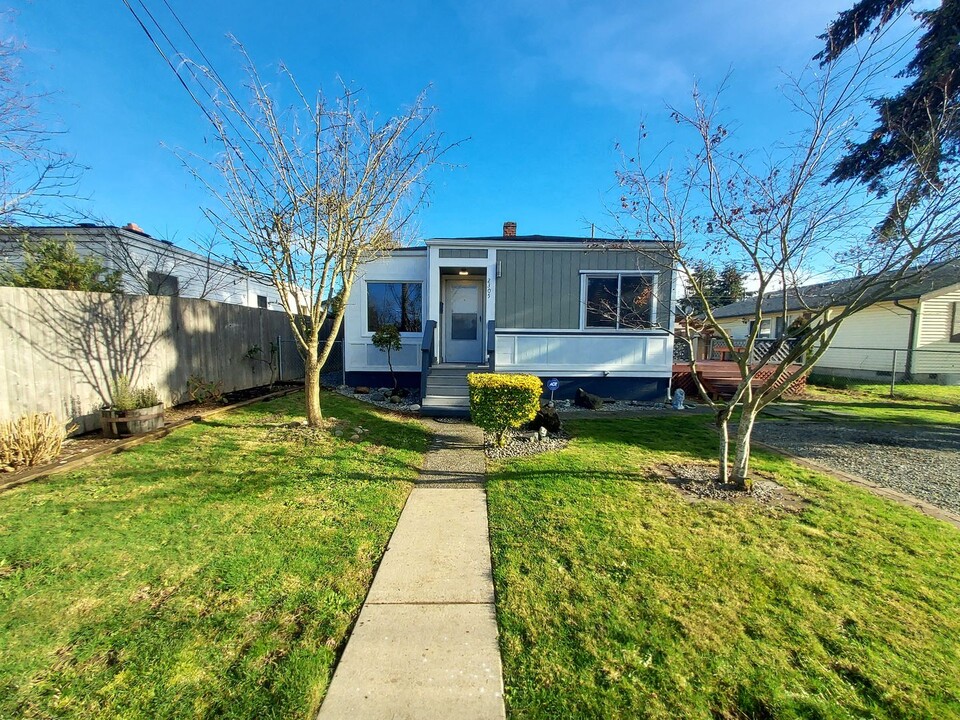 2305 S Sprague Ave in Tacoma, WA - Building Photo