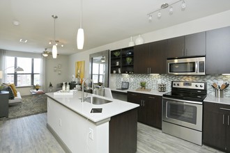 Pearl Midtown in Houston, TX - Building Photo - Interior Photo