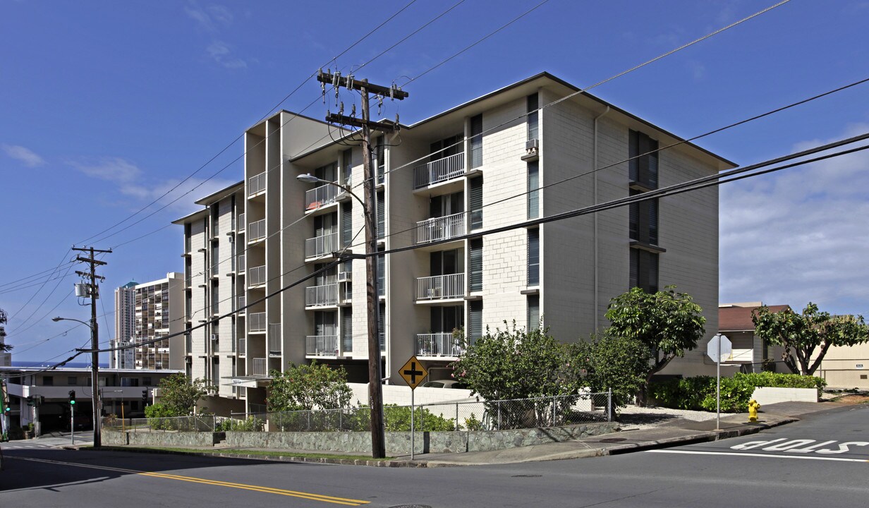 Ward Villa in Honolulu, HI - Building Photo