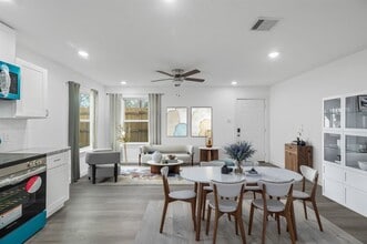 8011 Caddo Rd in Houston, TX - Foto de edificio - Building Photo