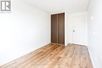 53 Taunton Rd E in Oshawa, ON - Building Photo - Building Photo