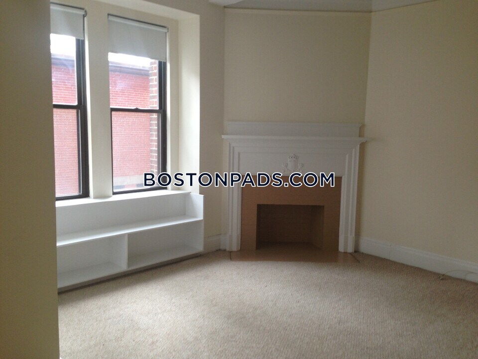 62 Boylston St in Boston, MA - Building Photo