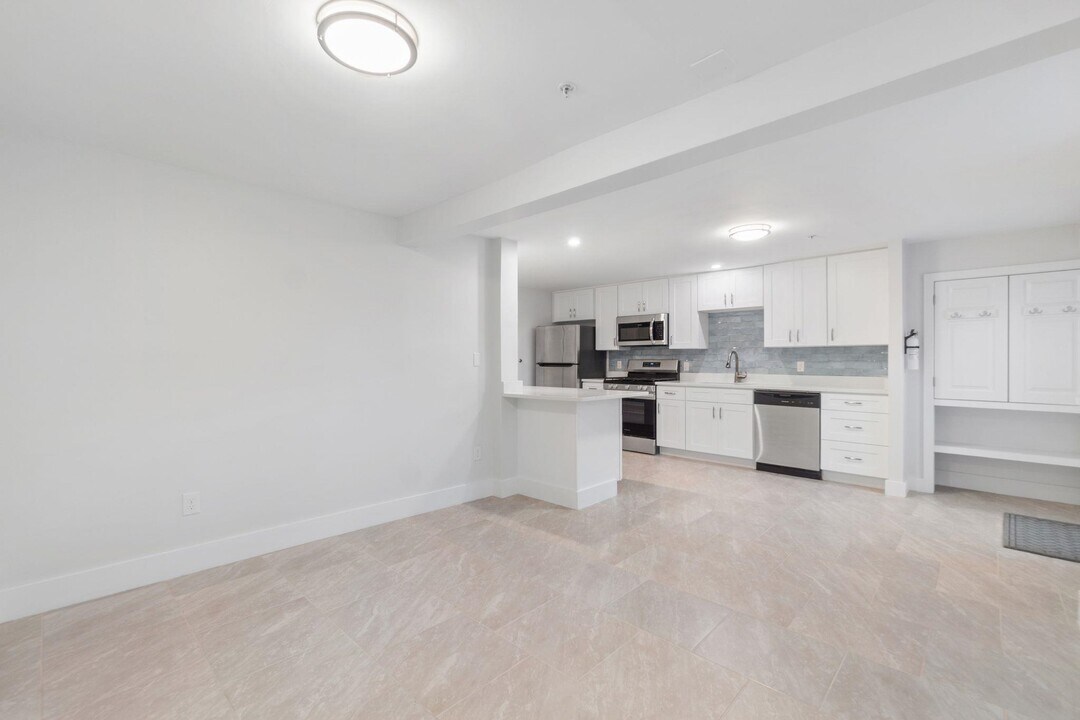 6107 JFK Blvd E in West New York, NJ - Building Photo