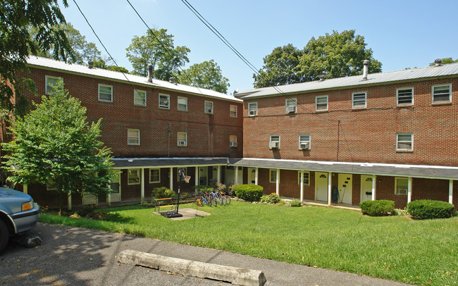 300 N Court St in Lewisburg, WV - Foto de edificio - Building Photo